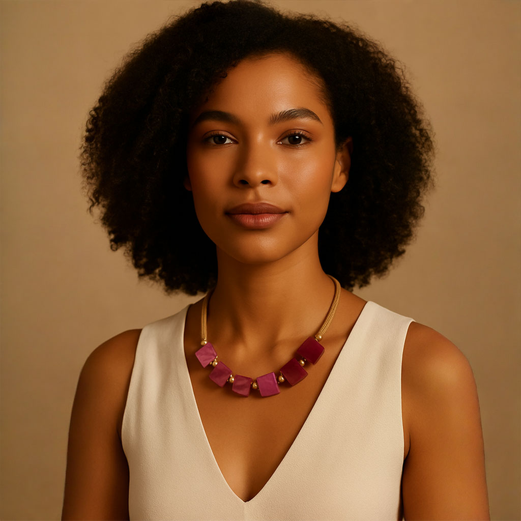 Colar Cubo em Pedraria